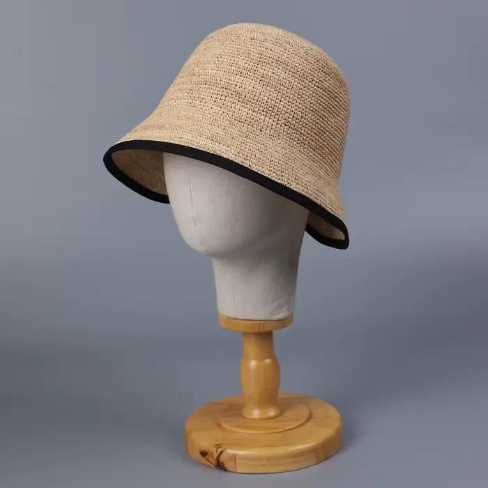 Chapeau de paille en raphia irrégulier à petit bord pour femme