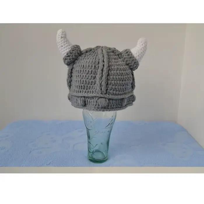 Chapeau crocheté fait main avec cornes Viking pour enfants