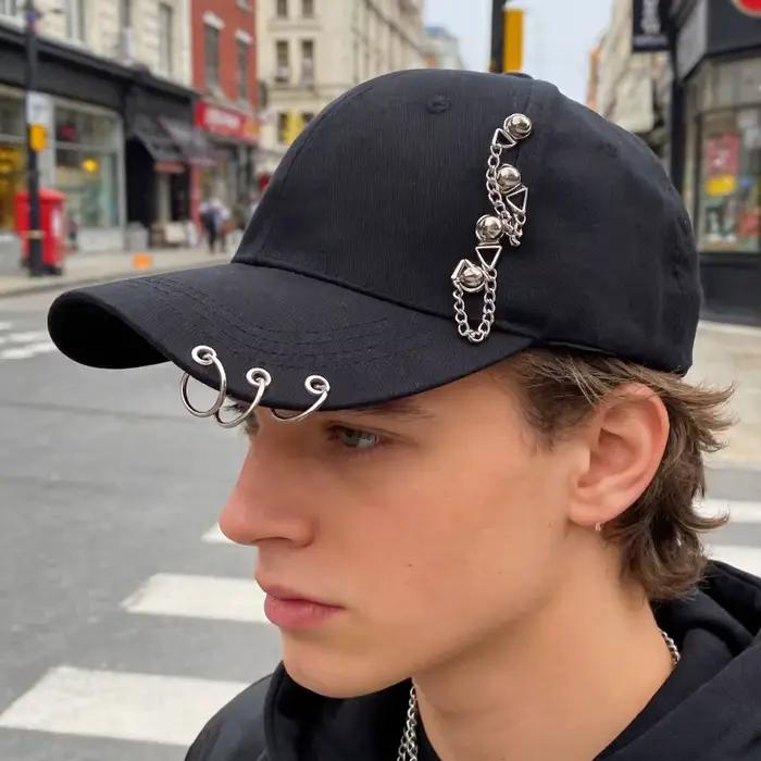 Casquette de baseball noire tendance avec trois anneaux et clous