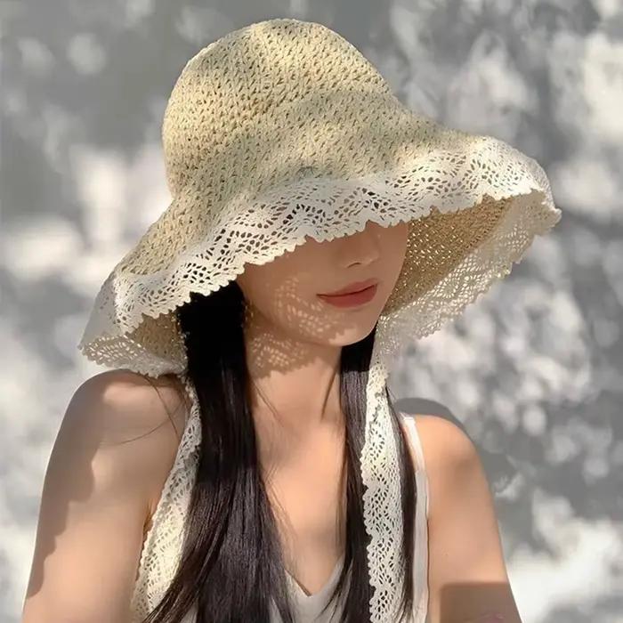 Grand chapeau de paille à large bord de style français