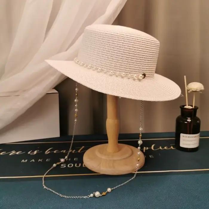 Chapeau de paille à large bord avec chaîne de perles coquillages