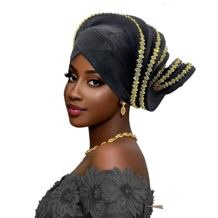 Turban en spirale avec garnitures dorées pour femmes