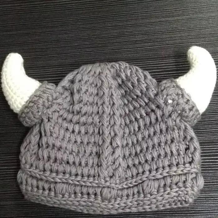 Chapeau crocheté fait main avec cornes Viking pour enfants