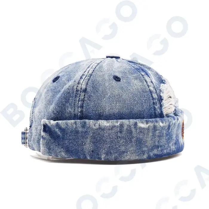 Casquette Docker en jean brodée avec visière