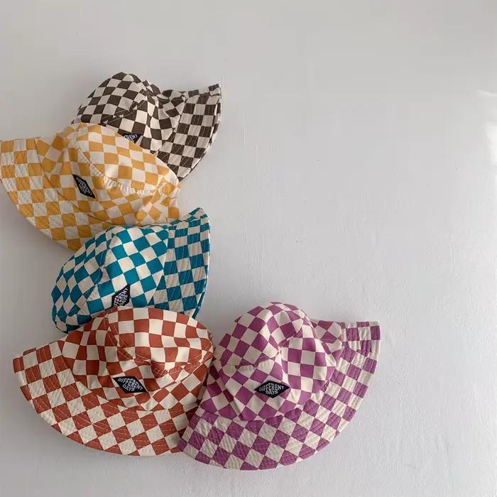 Chapeau seau à motif damier pour enfants