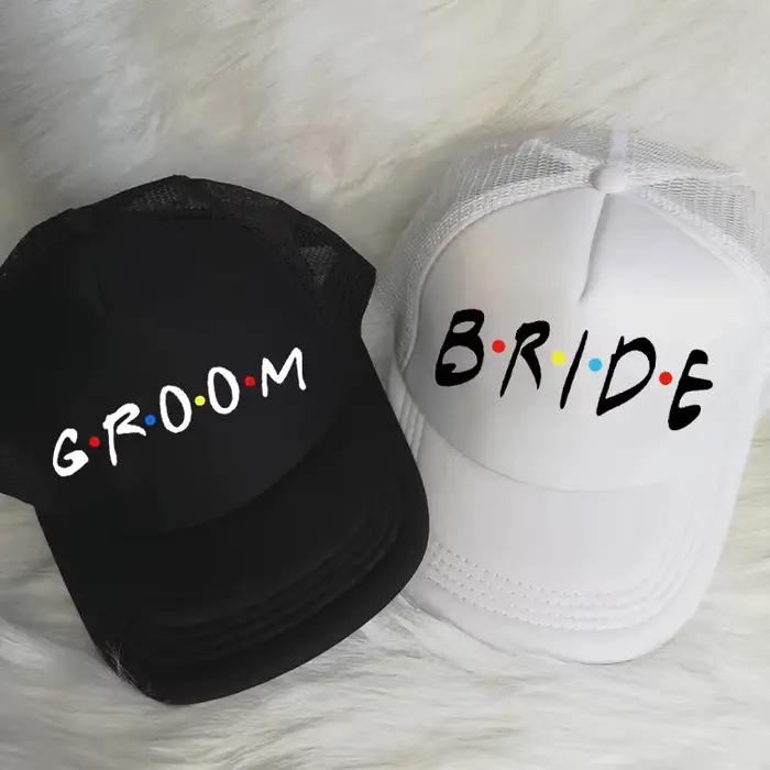 Chapeau de marié sur le thème des amis