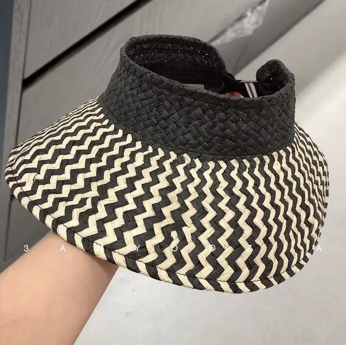 Casquette à visière à grand bord pour femmes