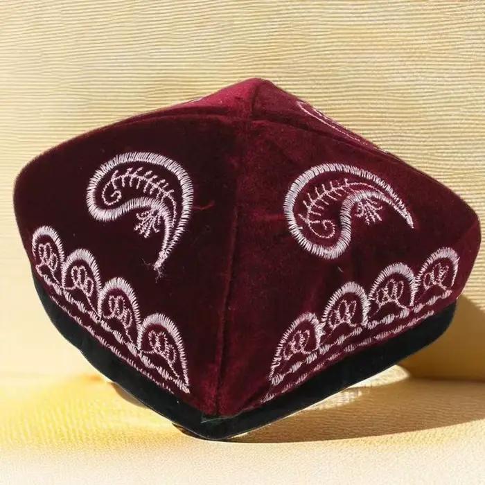 Casquettes ethniques à quatre coins pour hommes
