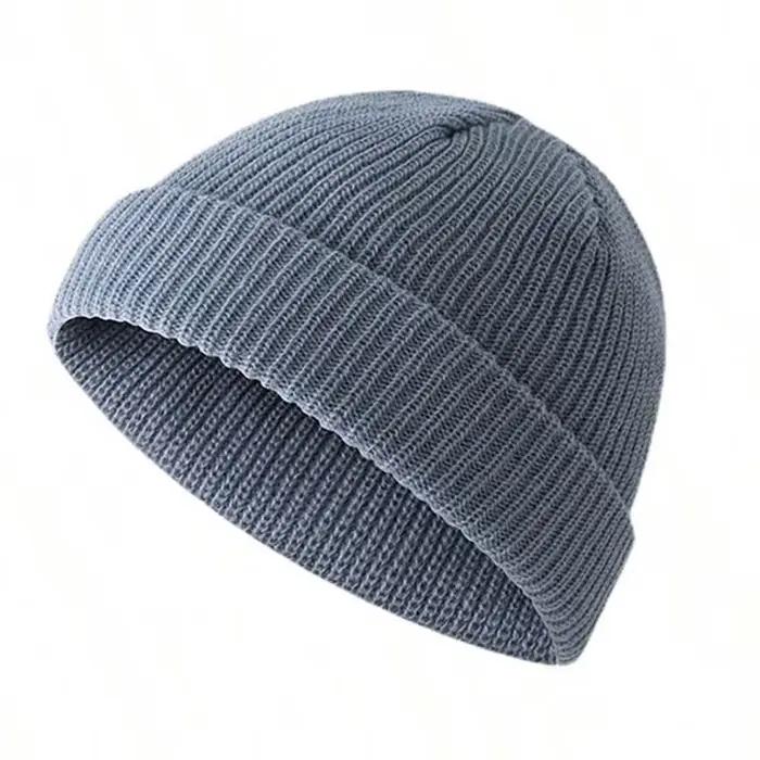 Bonnet en tricot uni minimaliste pour homme