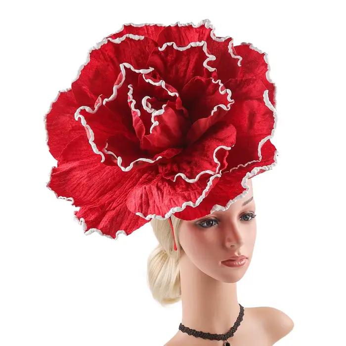 Chapeau fascinateur à fleurs de roses exagérées pour femmes