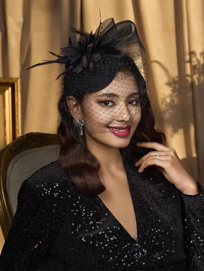 Chapeau de mariée à plumes
