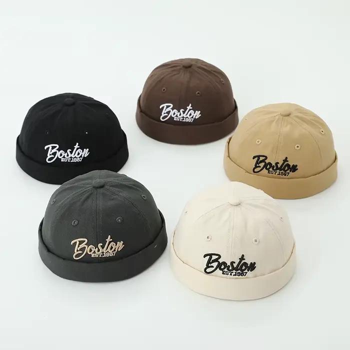 Casquette melon brodée de lettres pour bébé
