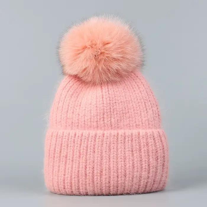 Chapeau pompon pour femmes