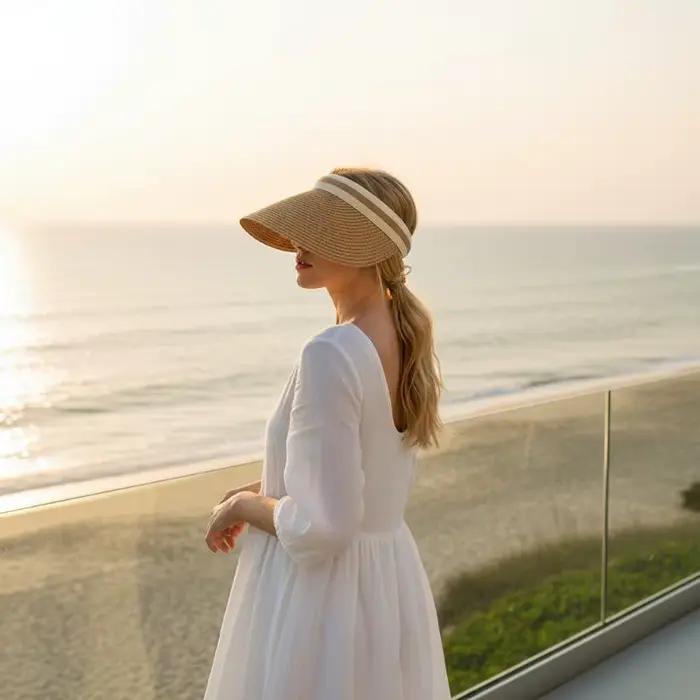 Chapeau de soleil en raphia à large bord ouvert