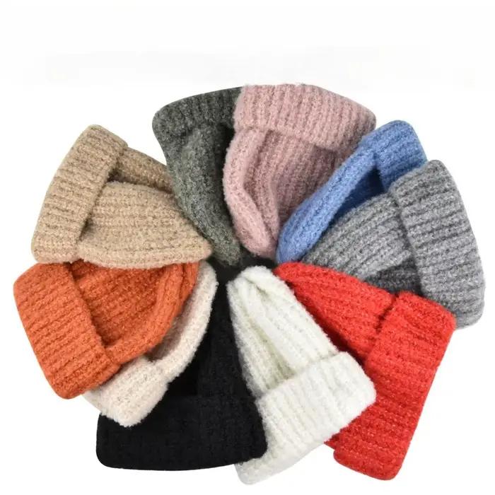 Bonnet côtelé tricoté doux et épais