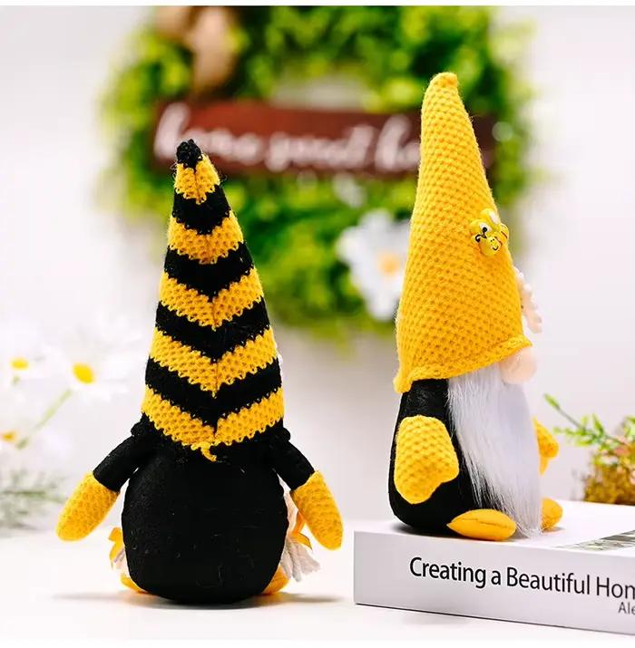 Chapeau tricoté Bee Day avec poupée sans visage Daisy Rudolph