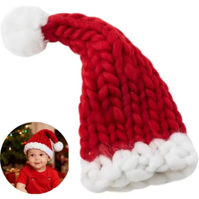 Chapeau de Père Noël tricoté patchwork pour bébé 0-3 mois, accessoire festif en polyester doux et confortable pour les nouveau-nés et nourrissons, cadeau de Noël mignon pour bébé occassions spéciales