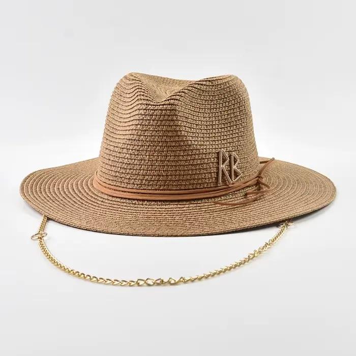 Chapeaux de paille tendance avec lettres métalliques pour femmes