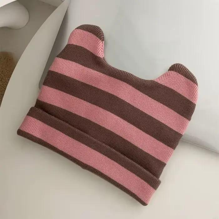 Chapeau tricoté avec oreilles chat