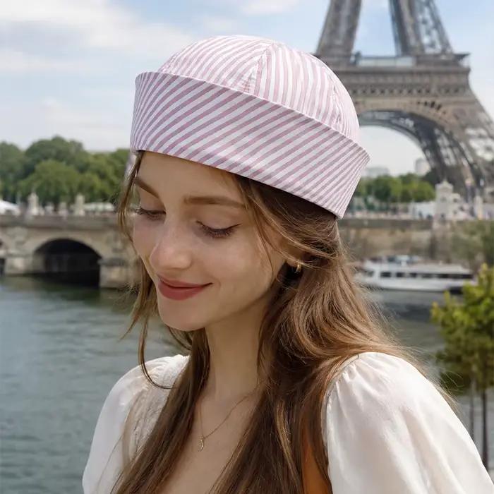 Chapeau de marin à rayures à la mode