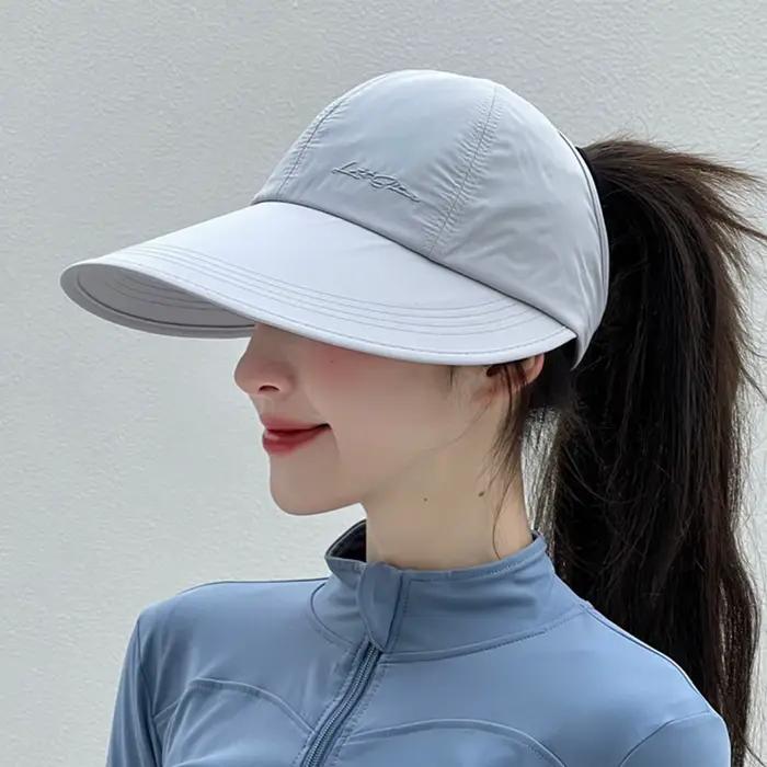 Chapeau de soleil d'extérieur pour femmes avec une large bordure