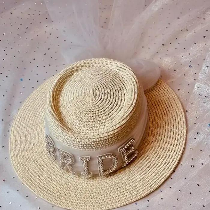 Chapeau de mariée, piscine d'été pour plage