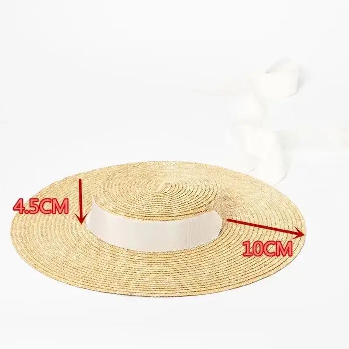 Chapeau de paille à large bord et dessus plat