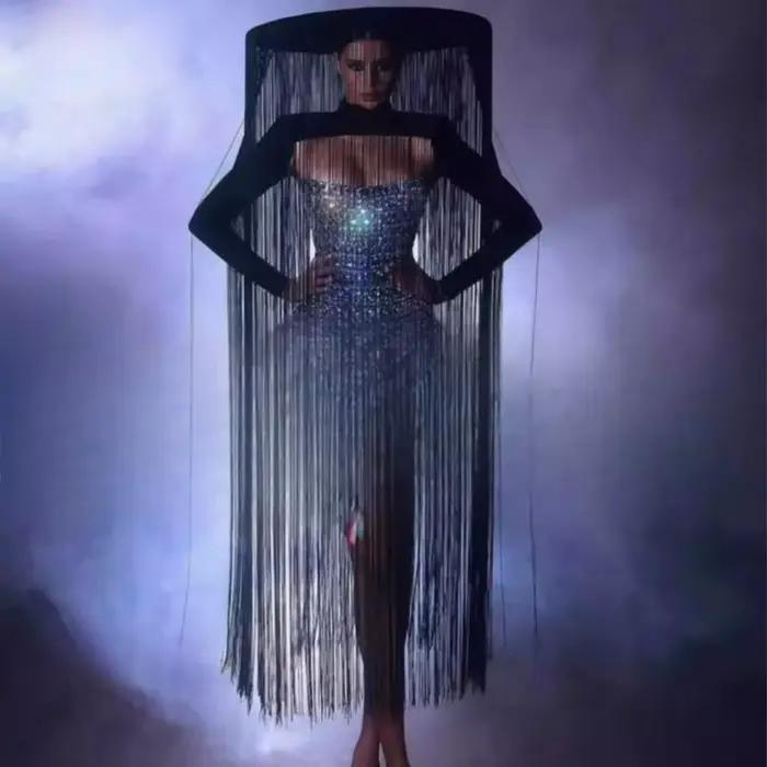 Chapeau à longues franges fluides pour spectacle