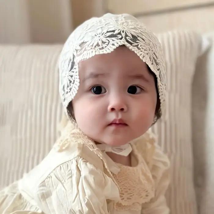 Chapeau de bébé en dentelle pour printemps et automne