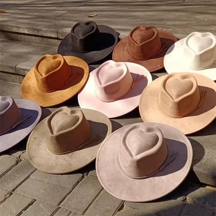Chapeau en daim végétalien de haute qualité à motif cœur
