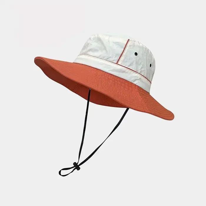 Chapeau d'équitation coupe-vent avec cordon