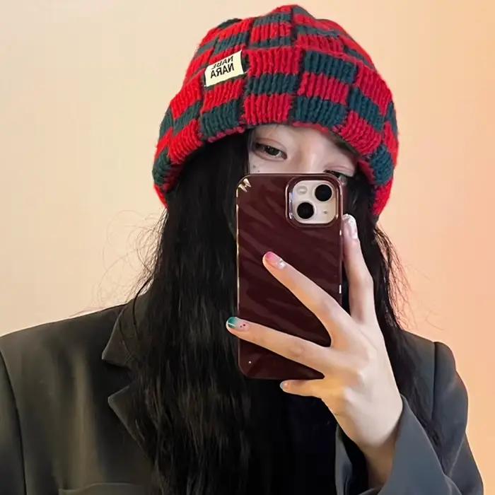 Chapeau tricoté à carreaux en damier pour femmes