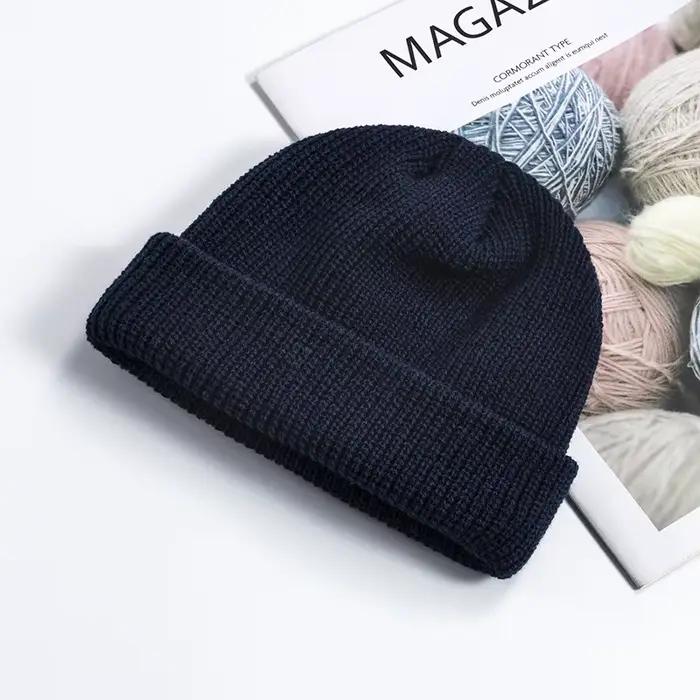 Bonnet uni en acrylique Y2K