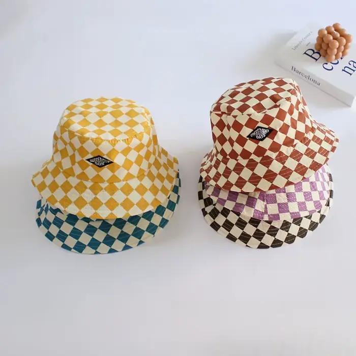 Chapeau seau à motif damier pour enfants