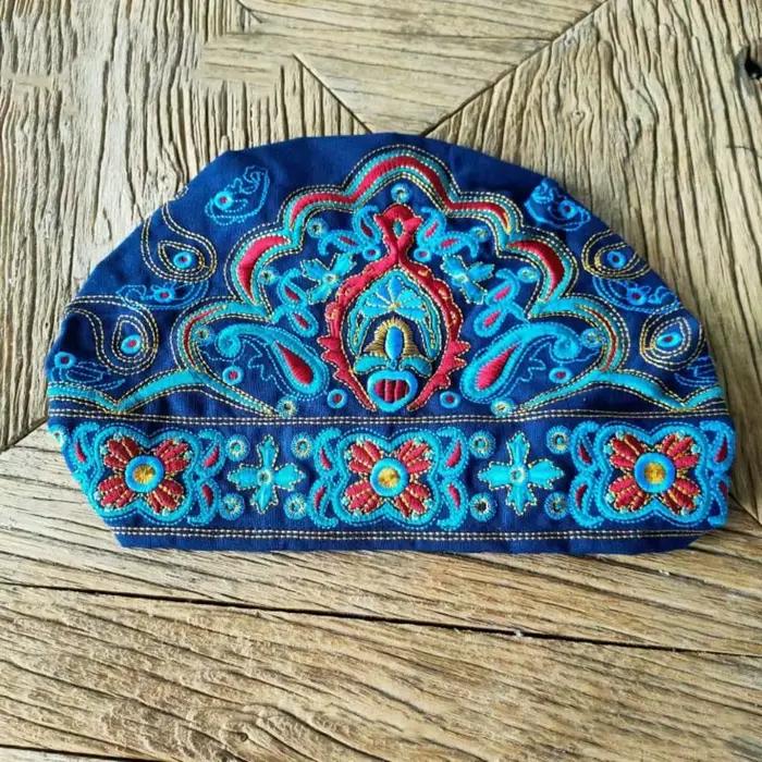 Couleur unie Style ethnique Skullies chapeau broderie fleur de cajou bonnets casquette tout-match Pile