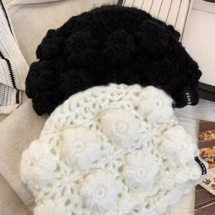 Bonnet à fleurs tissé à la main pour femme