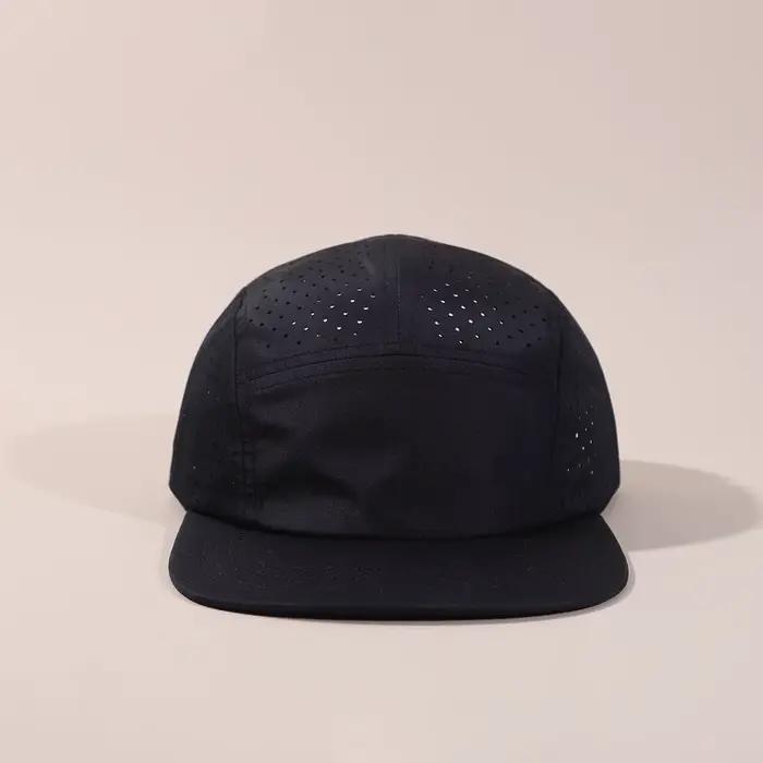 Casquette à 5 panneaux perforée personnalisée pour hommes