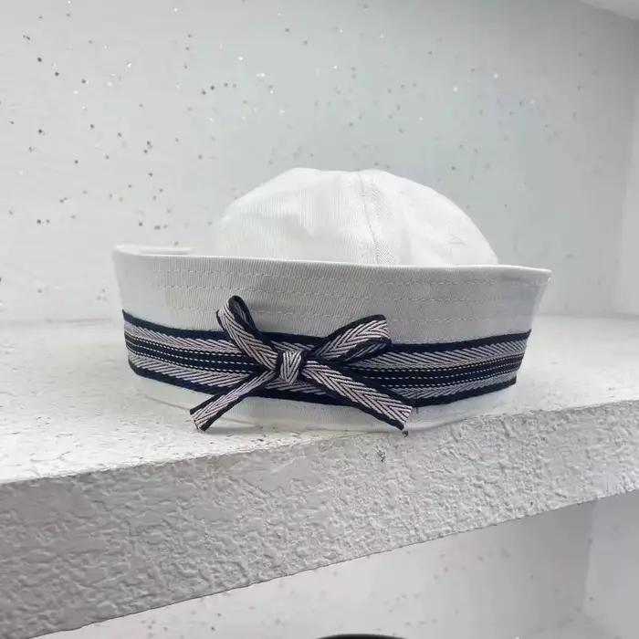 Chapeau de marin à nœud noir pour la plage