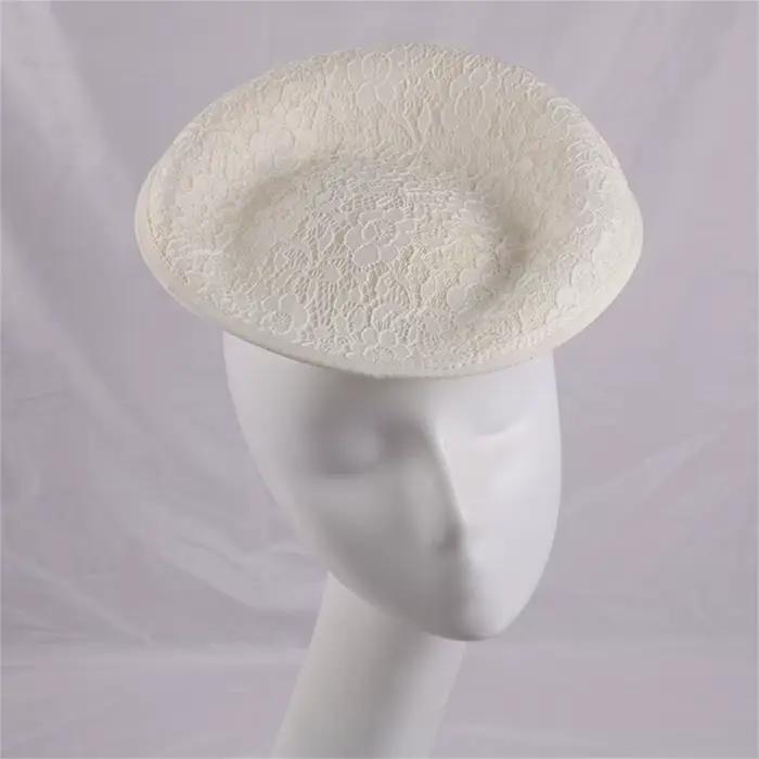 Chapeau Fascinateur en Dentelle Beige pour Femme