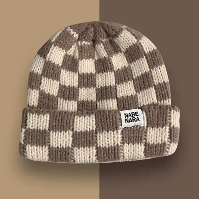 Chapeau tricoté à carreaux en damier pour femmes