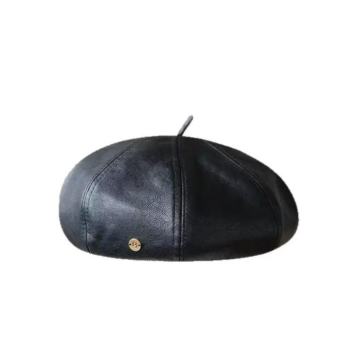 Béret en cuir avec logo vintage en métal pour femmes, casquette de peintre ample et stylée pour toutes les saisons et occasions de voyage