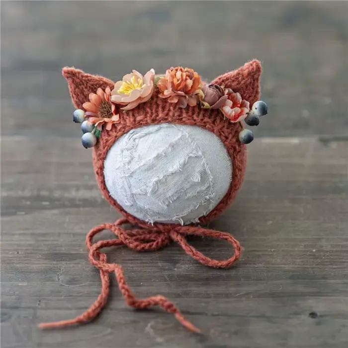 Chapeau de nouveau-né crocheté à la main