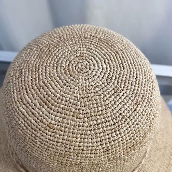 Chapeau de soleil en raphia fait à la main pour femme