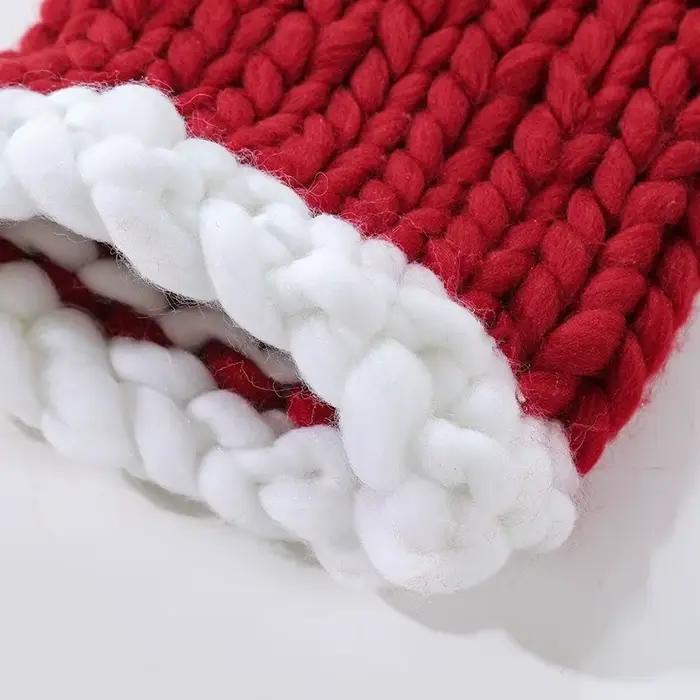 Chapeau de Père Noël tricoté patchwork pour bébé 0-3 mois, accessoire festif en polyester doux et confortable pour les nouveau-nés et nourrissons, cadeau de Noël mignon pour bébé occassions spéciales
