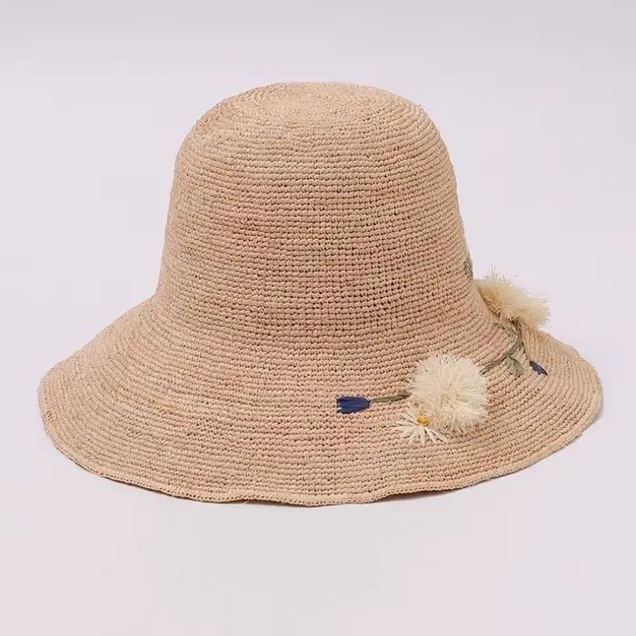 Chapeaux en paille de raphia pour femme