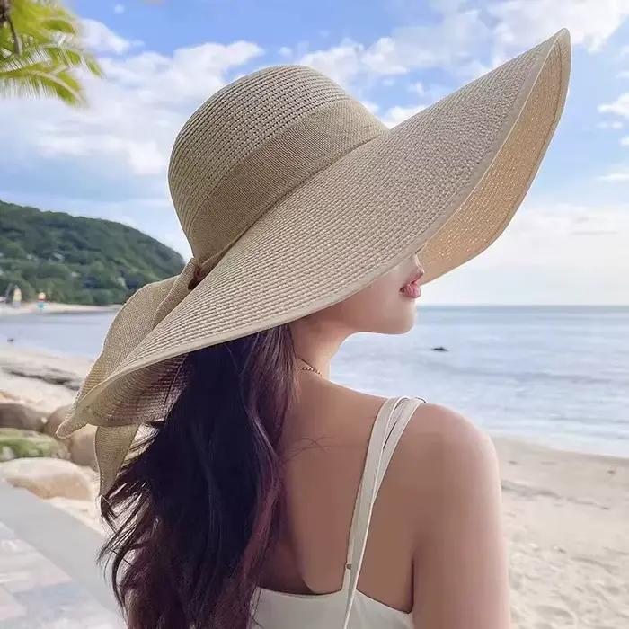 Chapeau de paille élégant à large bord pour femme