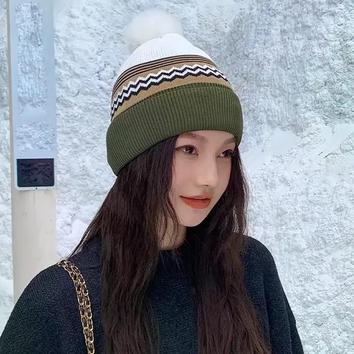 Chapeau en laine tricoté pour femmes
