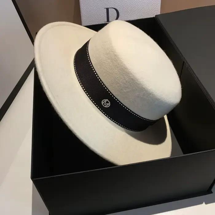 Chapeau Fedora à large bord