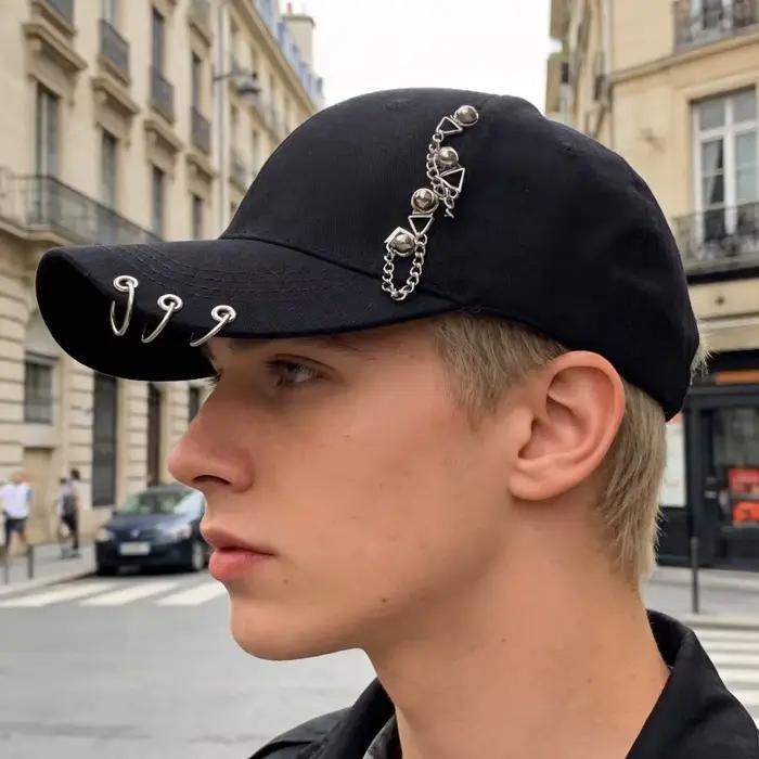 Casquette de baseball noire tendance avec trois anneaux et clous