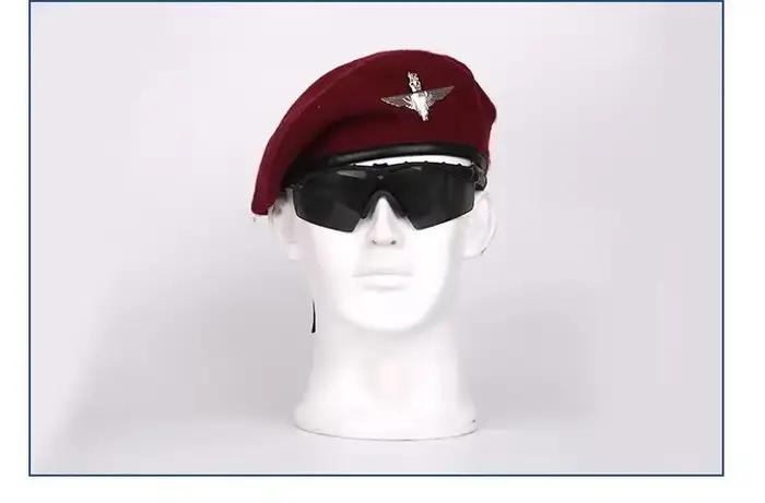 Béret bordeaux, soldat aéroporté du diable rouge de l'armée britannique